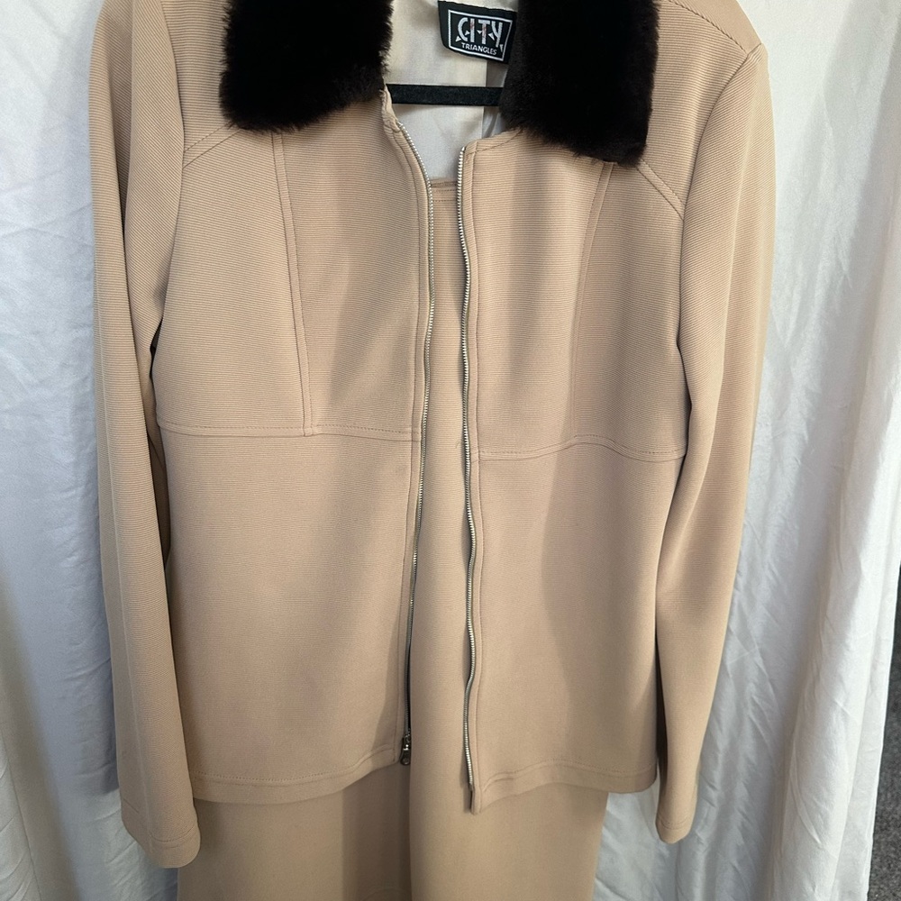 Vintage City Triangles Beige Blazer with Dark Collar